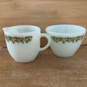 Vintage Pyrex creamer & sugar bowl set